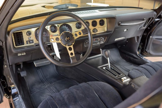1977 Pontiac Firebird Trans Am Y82. Автопятница №147