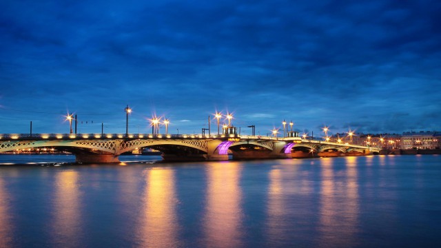 Белые мосты и разводные ночи