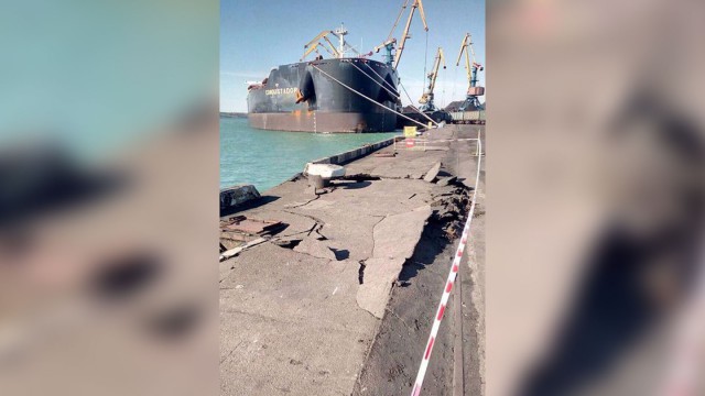 Сухогруз с углём сильно повредил порт под Одессой