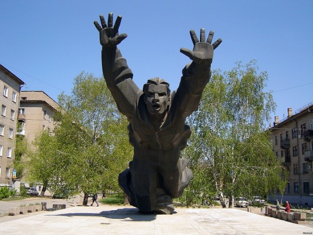 Был в Волгограде. Спросил у волгоградского школьника, что он знает про памятник Михаилу Паникахе. Его ответ удивил меня удидивил