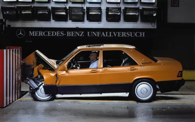 Маленький, но настоящий: как создавали Mercedes 190 и почему он стал звездой