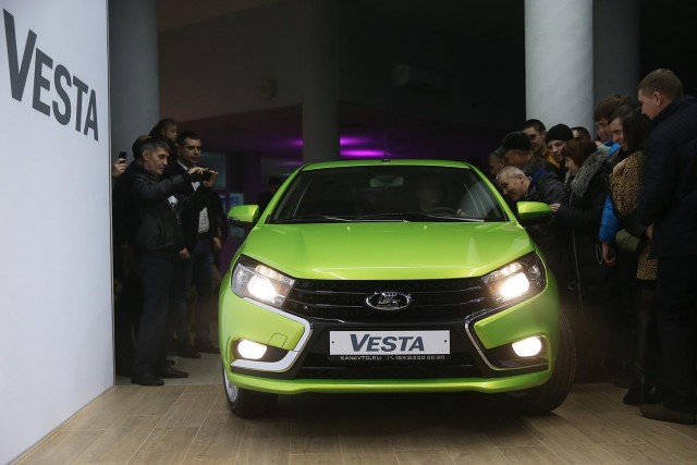 10 лет назад состоялся официальный старт продаж легендарной Lada Vesta. Стартовая цена автомобиля составляла "всего" 514 тысяч р