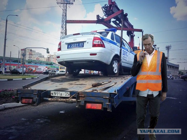 Печальный мужик с сигаретой..