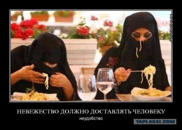 Жующие девчули