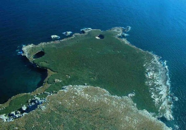 Скрытый пляж острова Мариета в Тихом океане