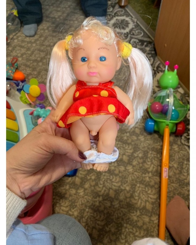 «Это что за безобразие? К чему готовят наших детей?!»: новосибирцев возмутила кукла «мальчик-девочка»