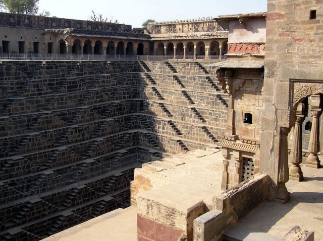 Колодец Chand Baori в Индии (26 фото)