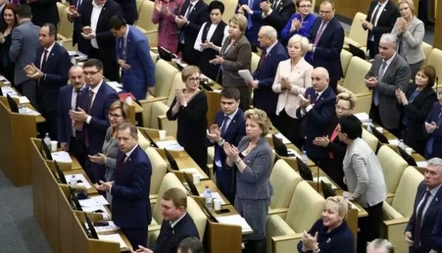 Госдума отложила срок обязательного отказа российских чиновников от зарубежного гражданства и вида на жительство за границей