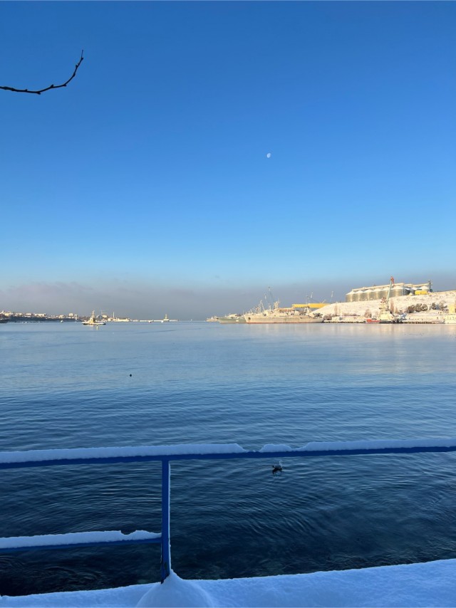 Зима пришла в Севастополь