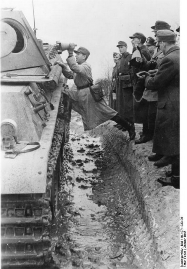 1945 год в 84 фотографиях