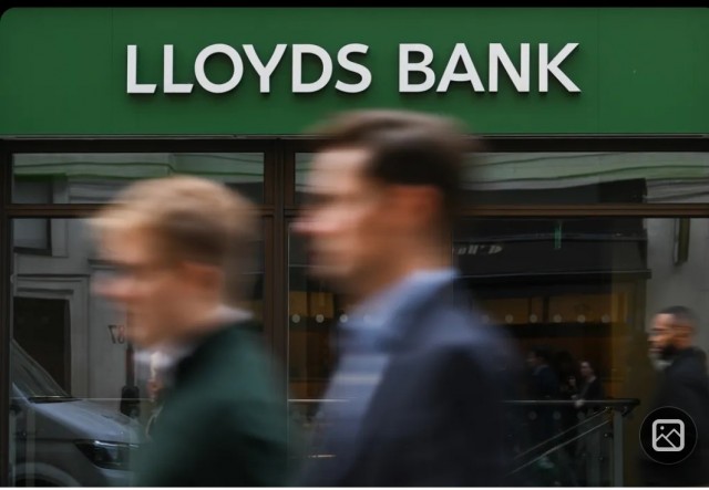 Банк Lloyds ввел в совет директоров ИИ-бот