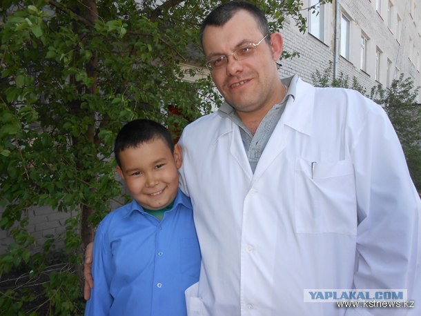 Мальчику с помощью "болгарки"