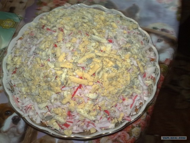 Салат из крабовых по дженибековски.