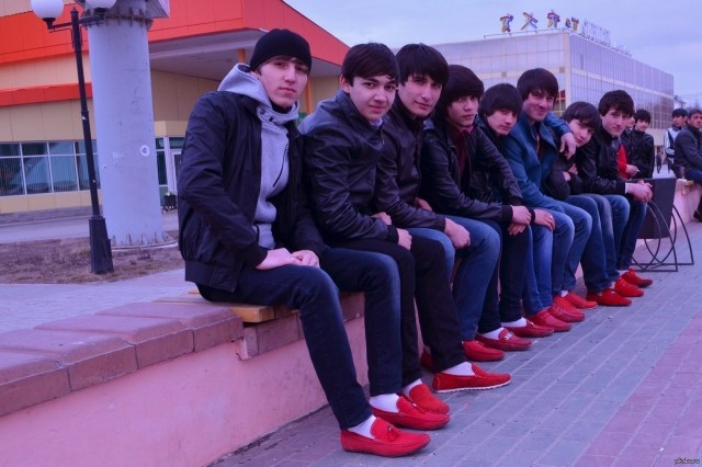 В Австралии владелец бара с 1 февраля запретил впускать клиентов в красной обуви