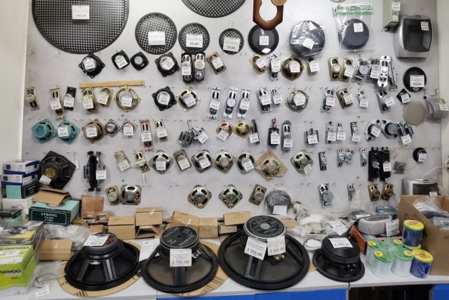 Где купить советские радиолампы и антикварные реле? Магазин «Радиотовары» в Саратове, который можно посещать как музей