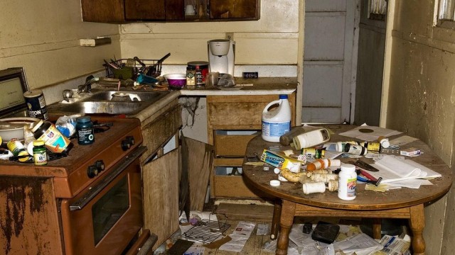 Во что превращается квартира запойного алкоголика