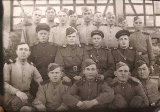А давайте свой Бессмертный Полк сделаем? Я начинаю. Все таки канун Дня Победы