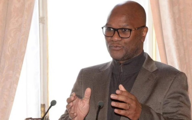 В Париже посол ЮАР выпал с 22-го этажа отеля