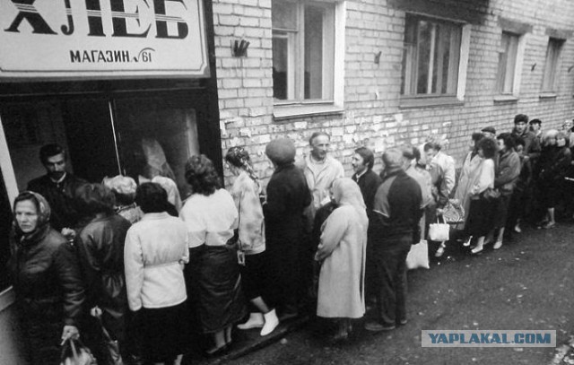 После блинов с лопаты: в Курске устроили давку из-за бесплатных конфет