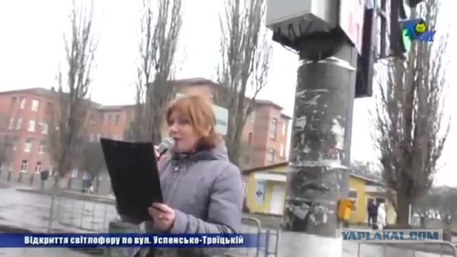 Мэр Дебальцево торжественно подарил детсаду кухонный прибор за 150 рублей