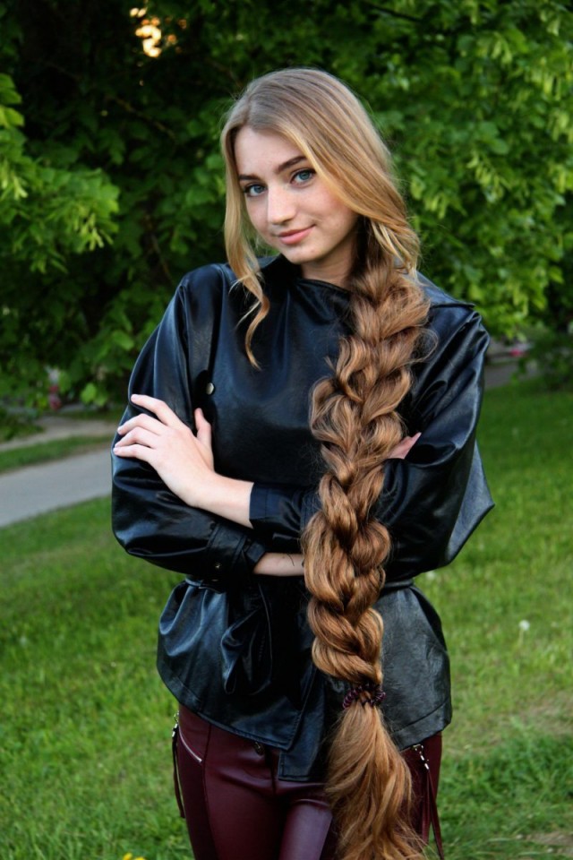 Тети позируют