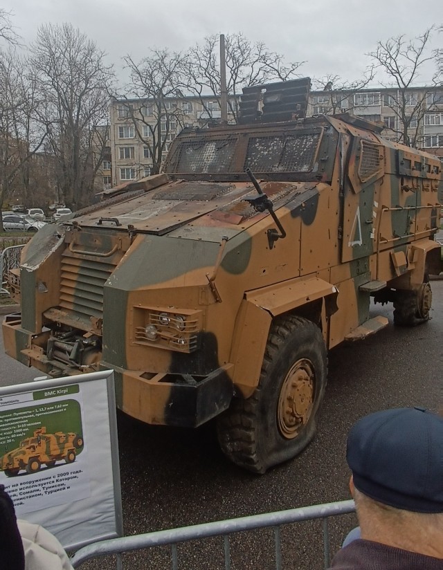 Выставка подбитой техники в спб
