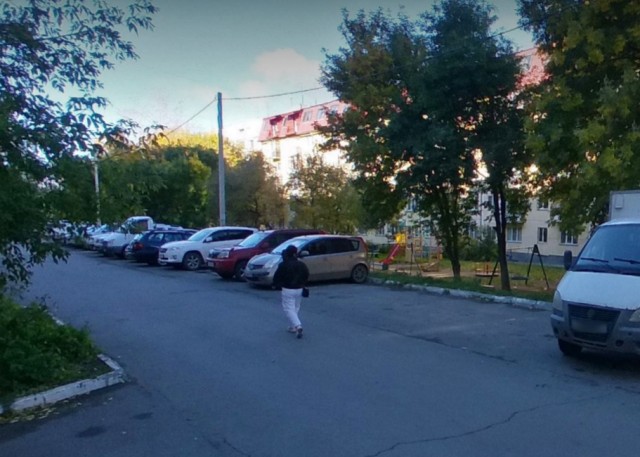 Машина, видать, такая. Или семья…