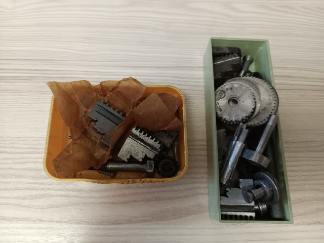 Продаю часовой токарный станок.