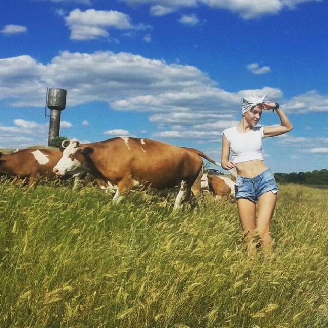 Луга, поля, девчонки