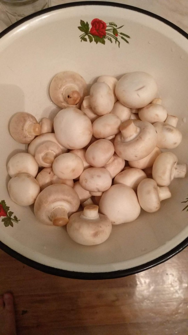Быстромаринованные шампиньоны.