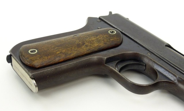 Первый в ряду "Кольтов": Colt M1900