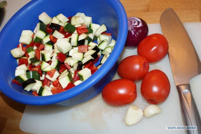 Ноги, хвосты… главное – крылья!, Кура-International–2, куриные крылья