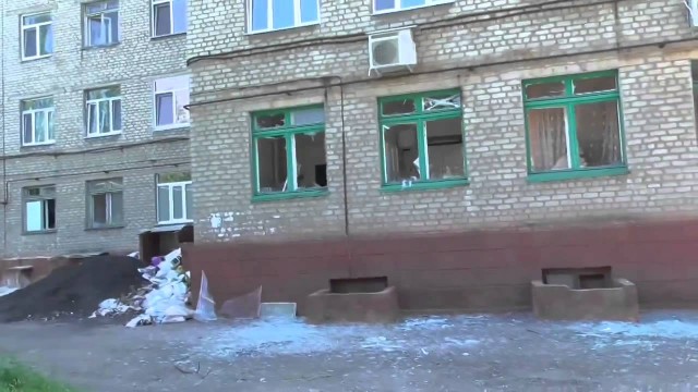 К кадрам последствия «удара» по роддому Мариуполя  есть несколько вопросов
