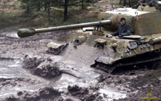 Цветные фотографии бронетехники времён Второй мировой войны