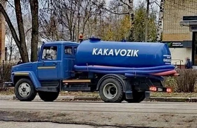 Летели два напильника, летели на боку