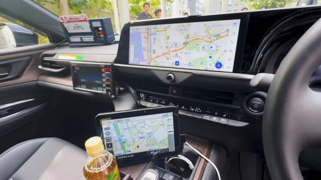 Такси Токио пересаживают на водородные Toyota Crown