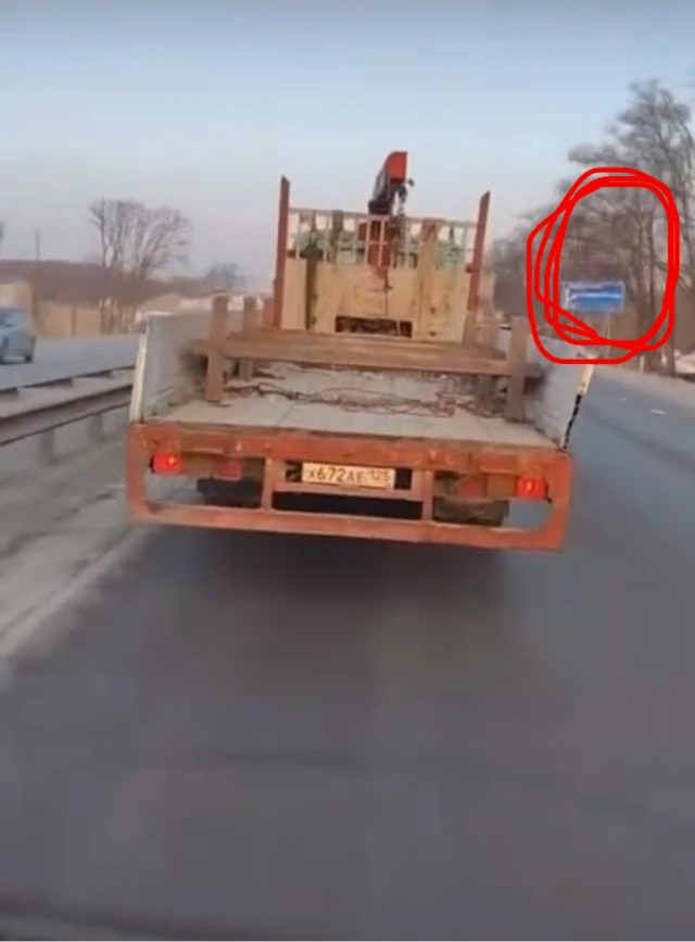 В Приморье манипулятор не пропустил скорую с лежачим пациентом и сиренами