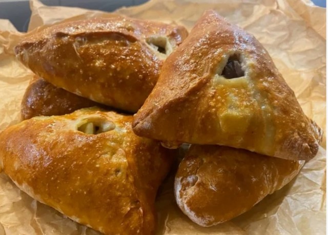 Кому татарочку, пацаны?