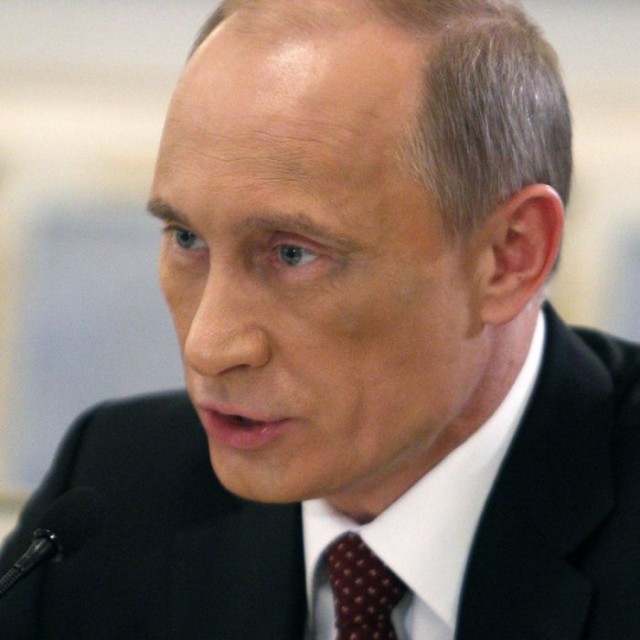 Кто поставил Путину синяк?