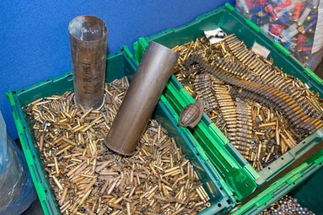 В Великобритании полиция обнаружила склад оружия в доме умершего мужчины