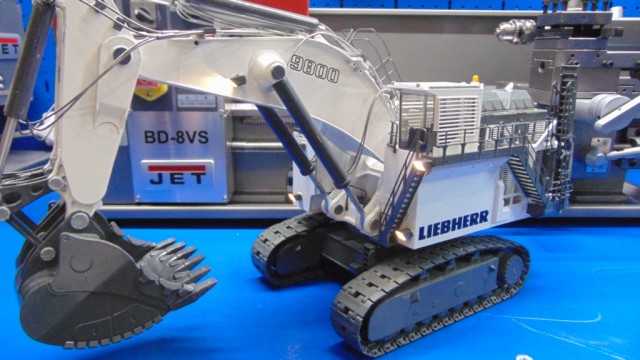 LIEBHERR R9800 Радиоуправляемая дилерская модель экскаватора в 50 масштабе
