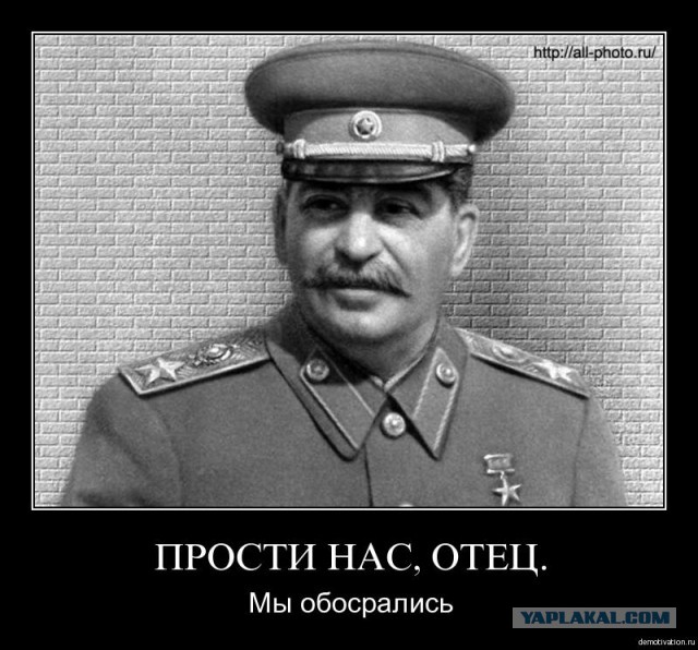 10 тысяч алых цветов возложено к могиле Сталина в Москве