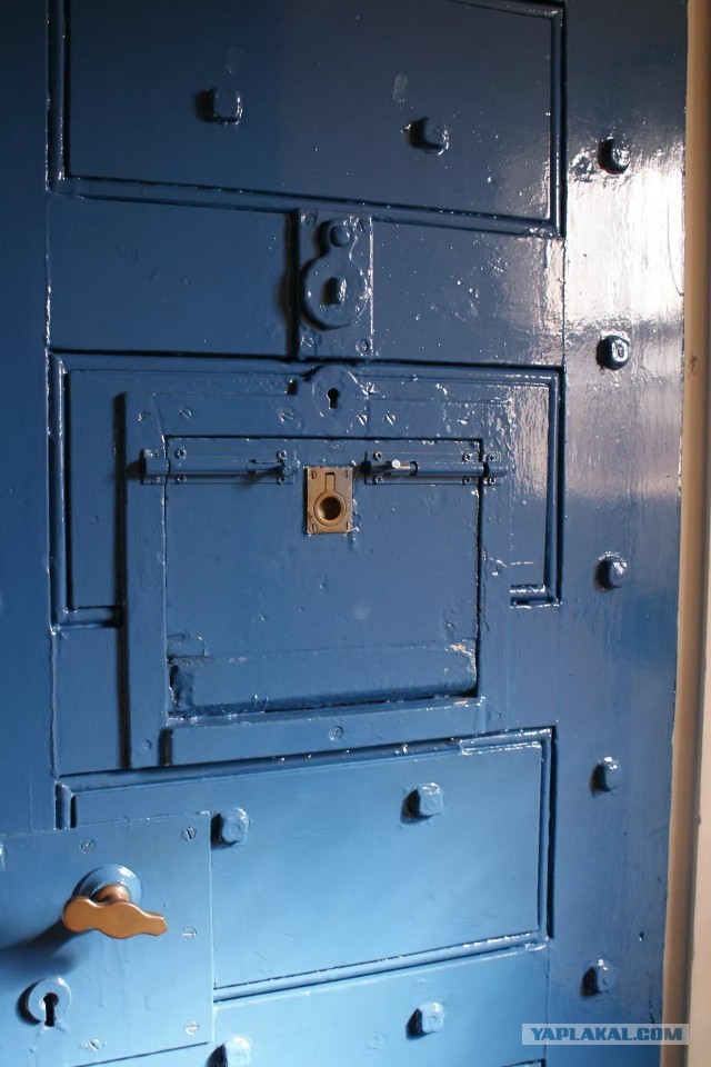 В Киеве разрисовали подземный переход. Юмористы