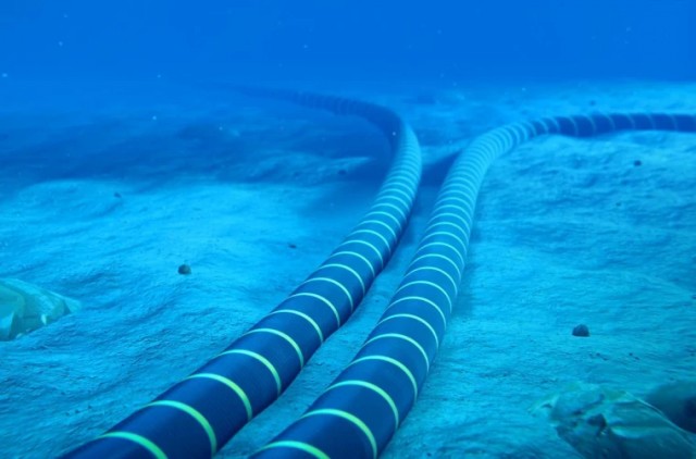 Хуситы вывели из строя подводные интернет-кабели