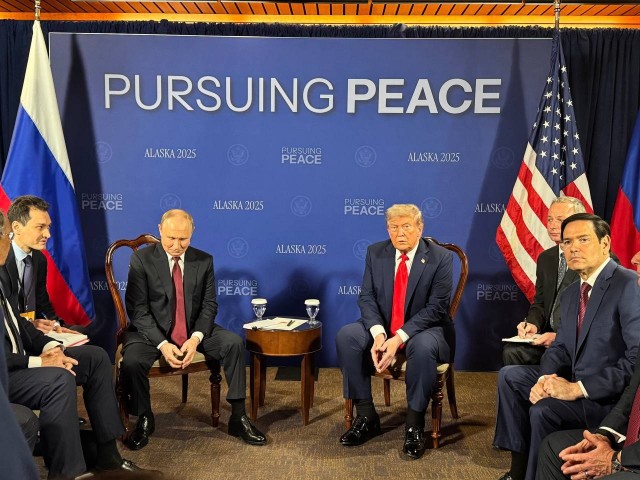 В погоне за миром (перевод на плакате)