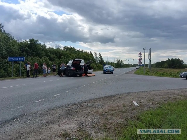 Поворот налево, и обгоняльщики.