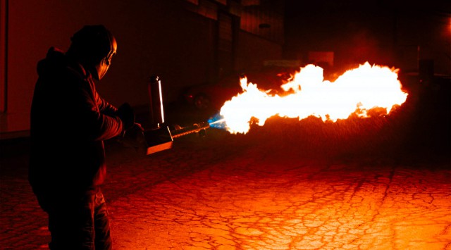 В Германии мигрант поджог девушку в метро