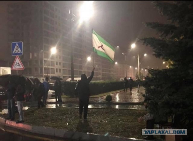 Беспорядки в Ингушетии продолжились: силовики братаются с протестующими