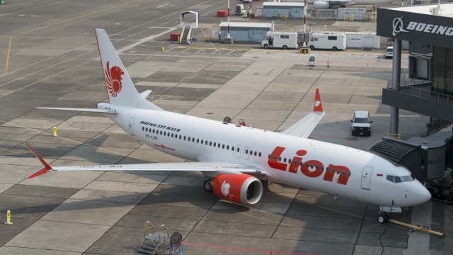 Крушение в Индонезии: пропал с радаров пассажирский Boeing 737 MAX 8