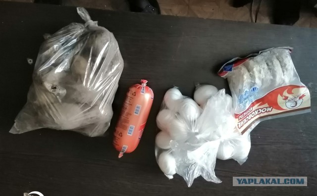 2021 год,покупка на 1000 рублей в продуктовом магазине...Когда то это была полная тележка...